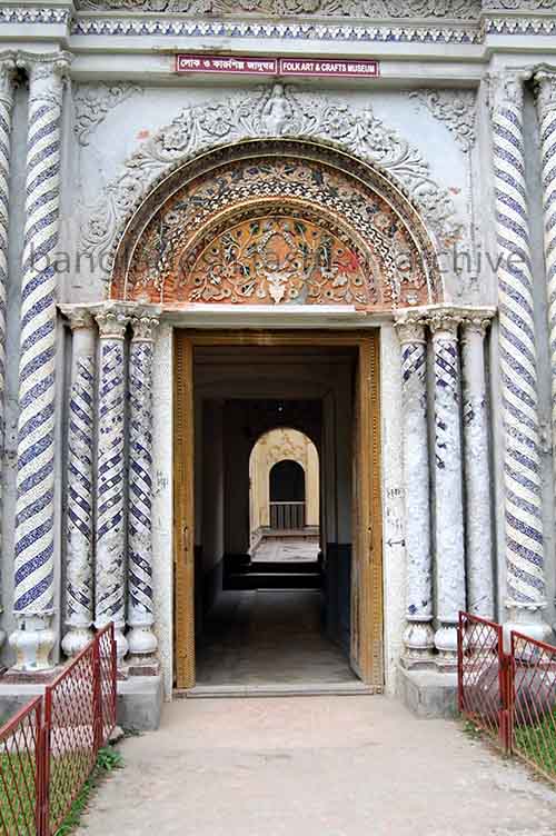 লোক ও কারুশিল্প জাদুঘর এর প্রবেশ পথ