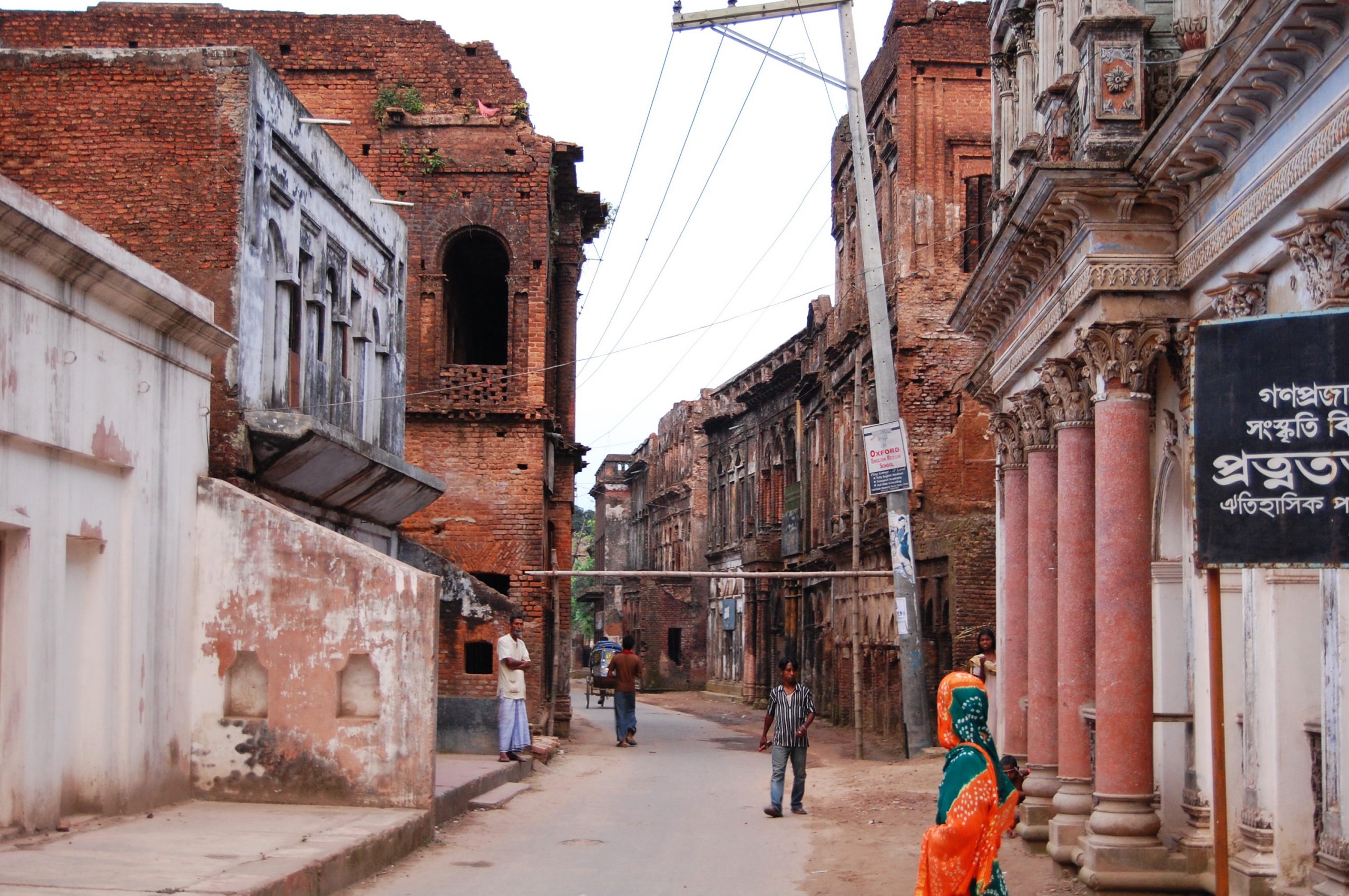 পানাম নগরী ৬০০ মিটার দীর্ঘ পাকা রাস্তা